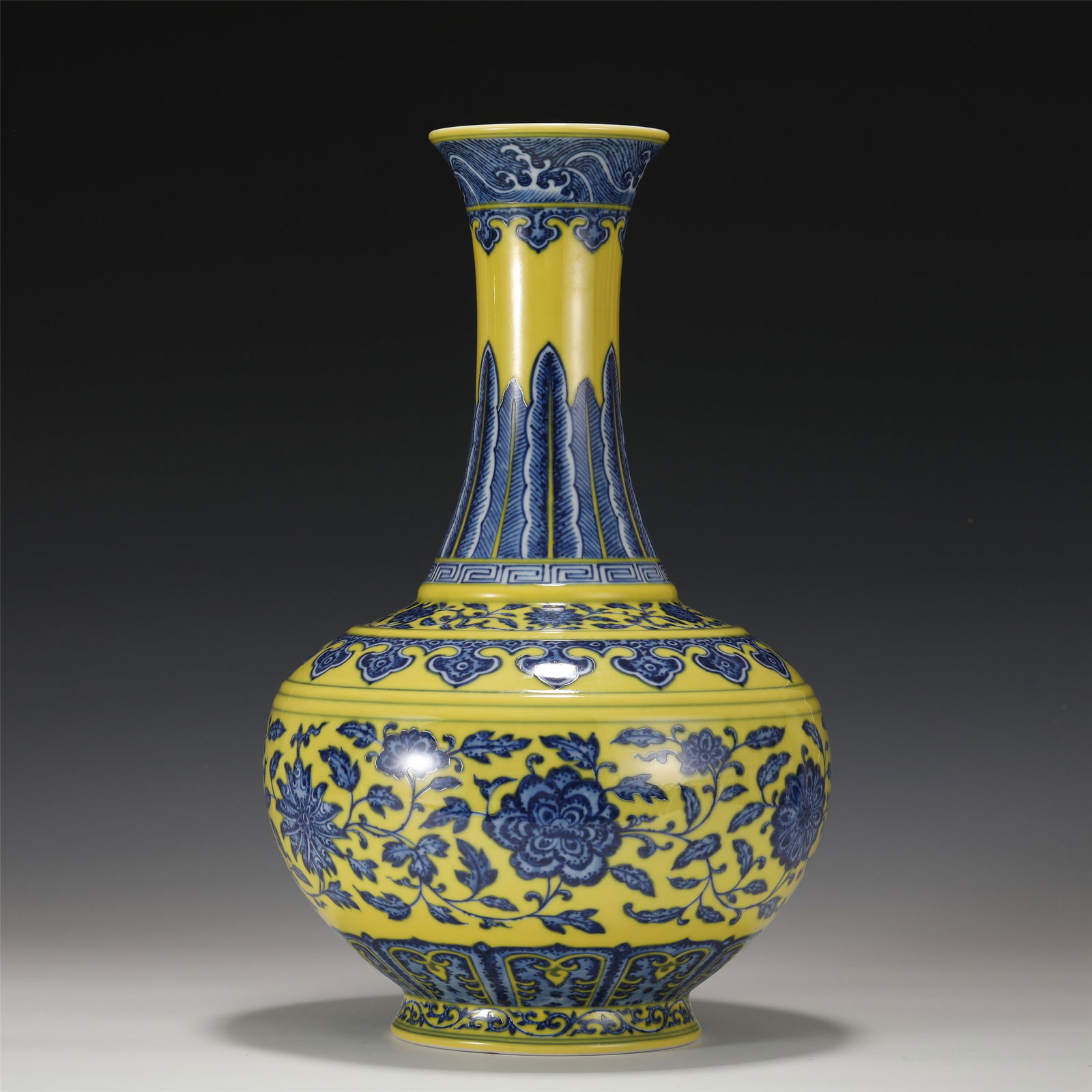 A CHINESE YELLOW GLAZE BLUE AND WHITE PORCELAIN VIEWS (1 of 10)