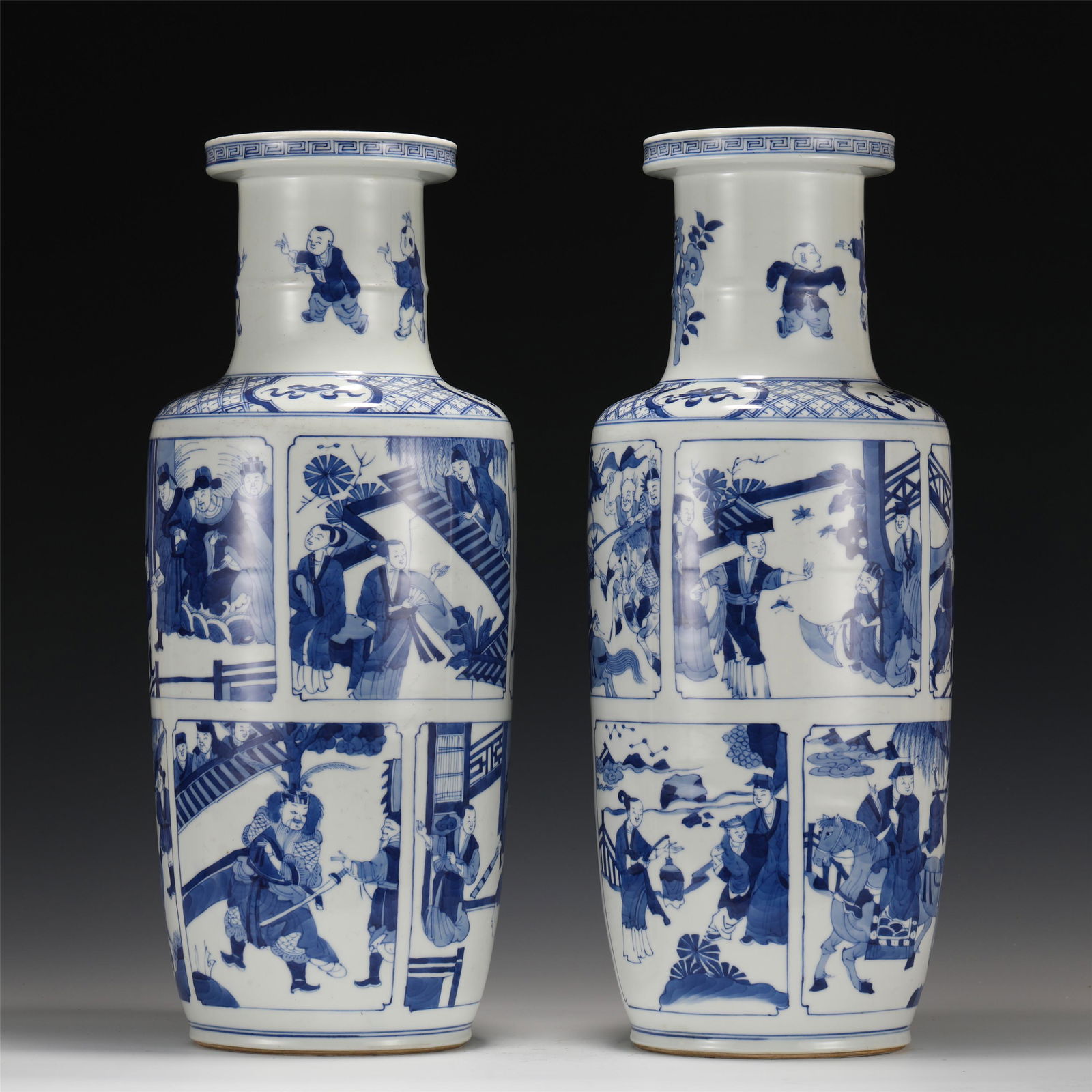 A PAIR OF CHINESE BLUE AND WHITE PORCELAIN VASES (1 of 12)