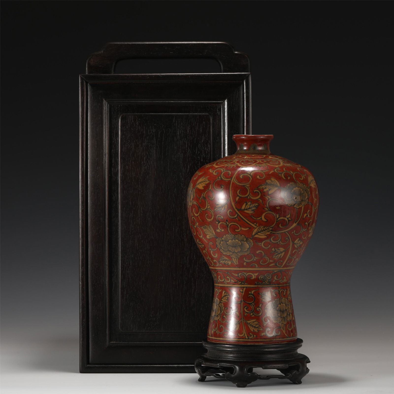 A CHINESE RED GLAZED YELLOW FLORAL PORCELAIN VASE (1 of 10)
