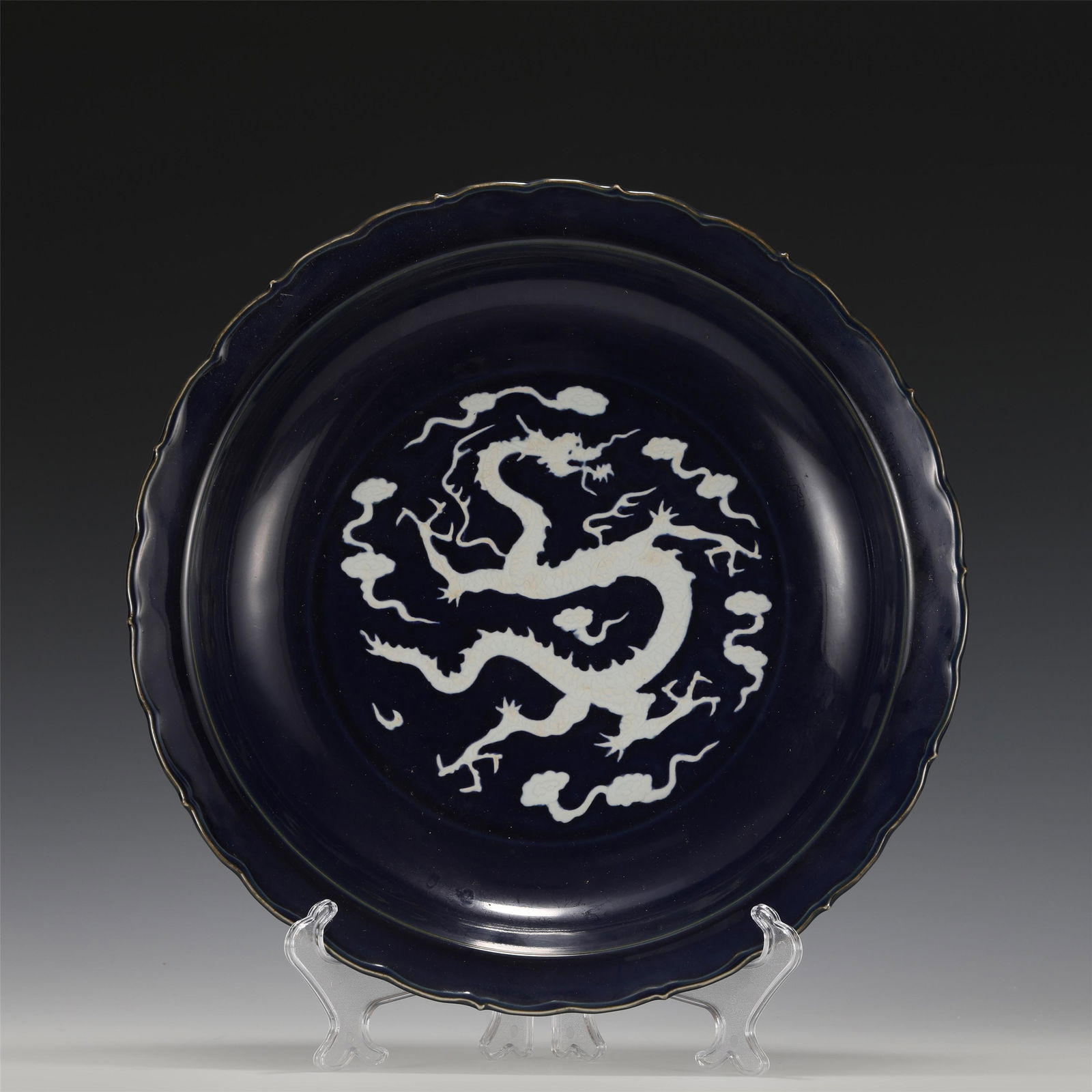 A CHINESE BLUE GLAZE WHITE DRAGON PATTERN PORCELAIN (1 of 8)