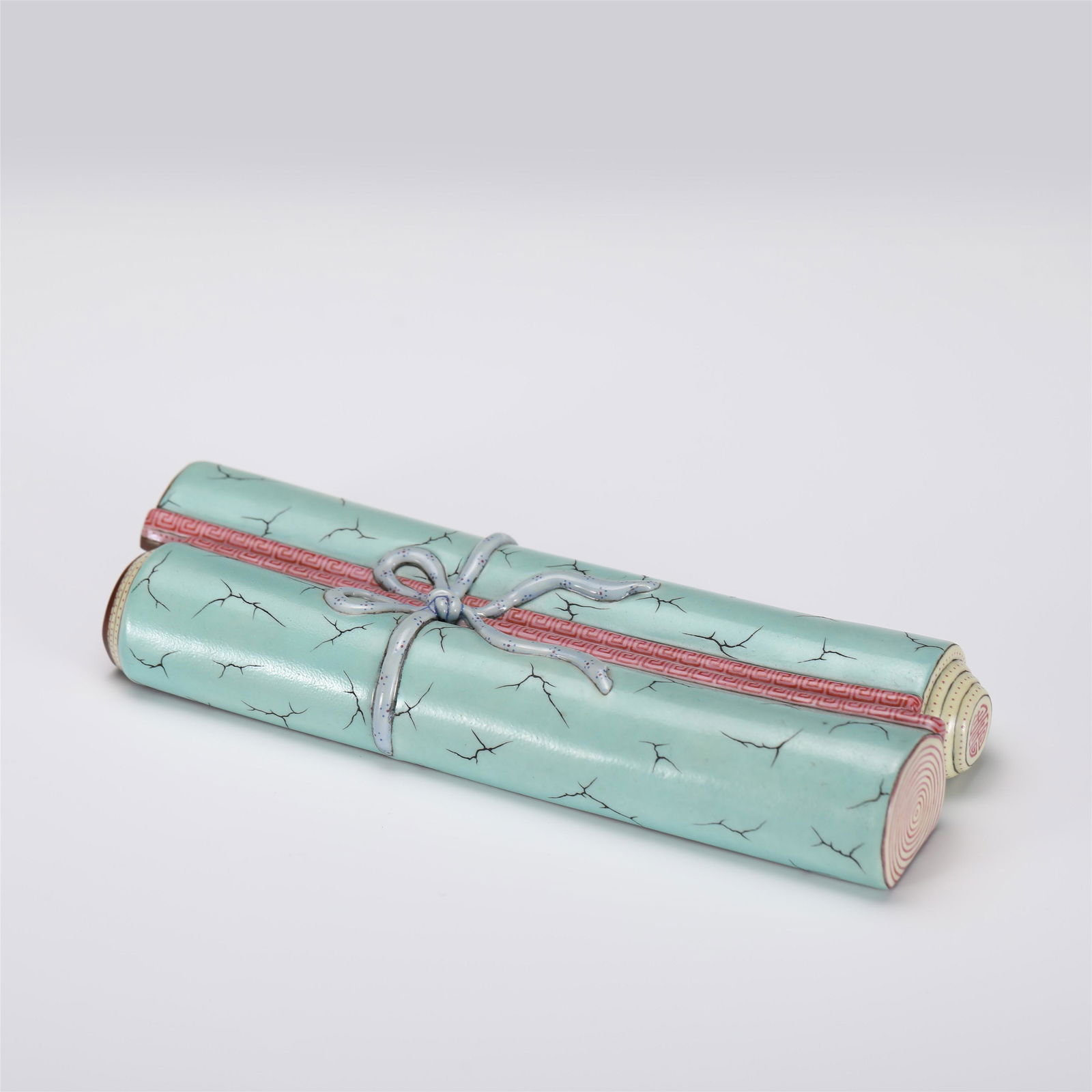 A CHINESE FAMILLE ROSE PORCELAIN PAPER WEIGHT,YONGZHENG (1 of 8)