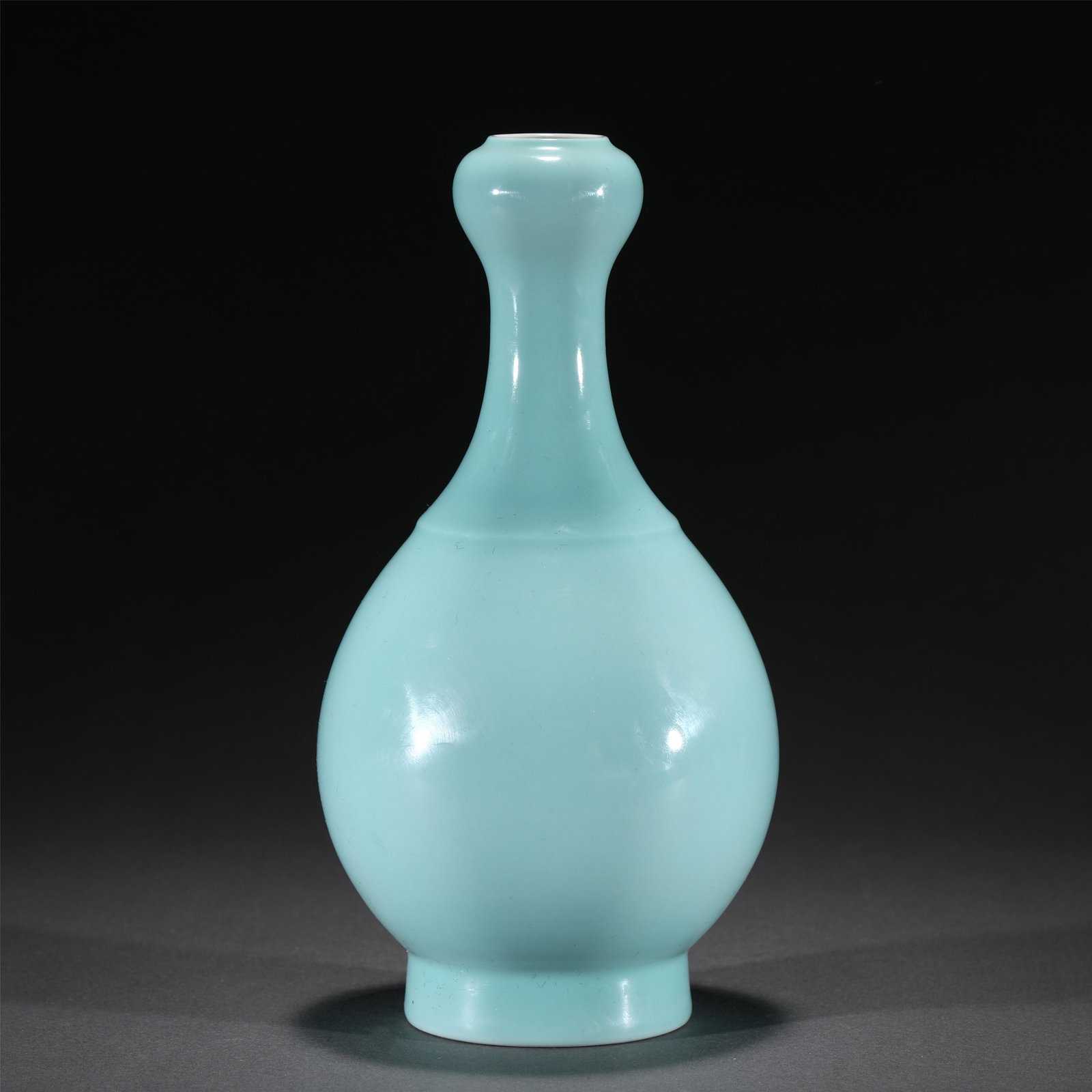 A TURQUOISE GLAZE PORCELAIN VASE,YONGZHEN: A TURQUOISE GLAZE PORCELAIN VASE,YONGZHEN 11 cm Diam x 21.5 cm H x Weight 480 gram. Well potted with a pear-shaped body and garlic shaped head, all raised on a flaring foot covered with turquoise glaz