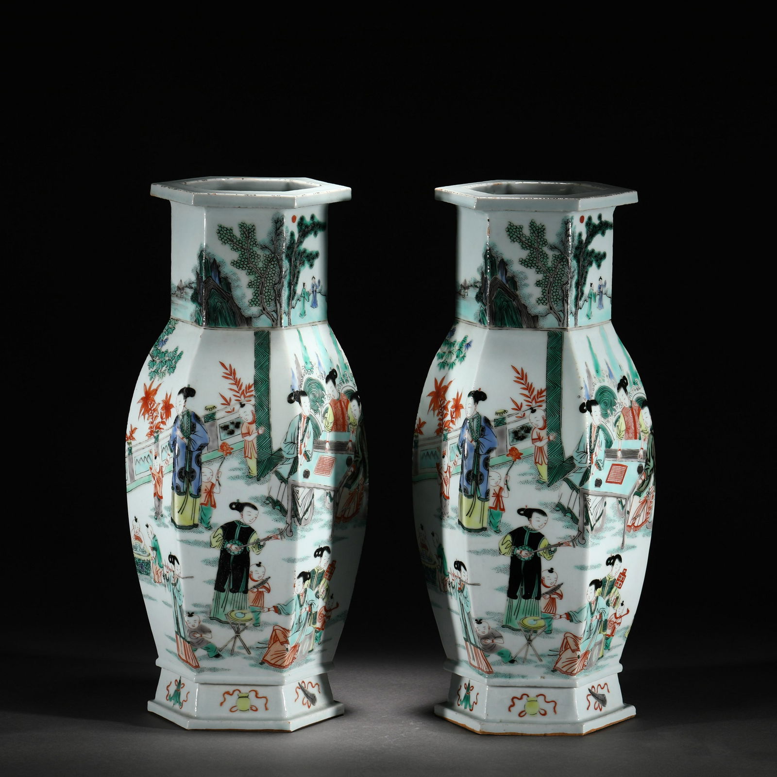 A PAIR OF WUCAI FIGURE STORY PORCELAIN VASES (1 of 12)