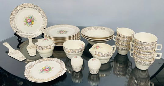 Triumph Limoges Usa. “Rosalie” Stamped With 22k Gold Trim, Set of 30 Pieces