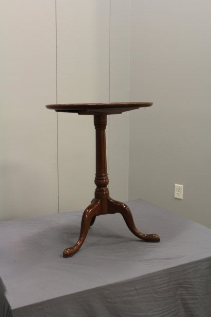 Kittinger mahogany Queen Anne Side table (1 of 3)