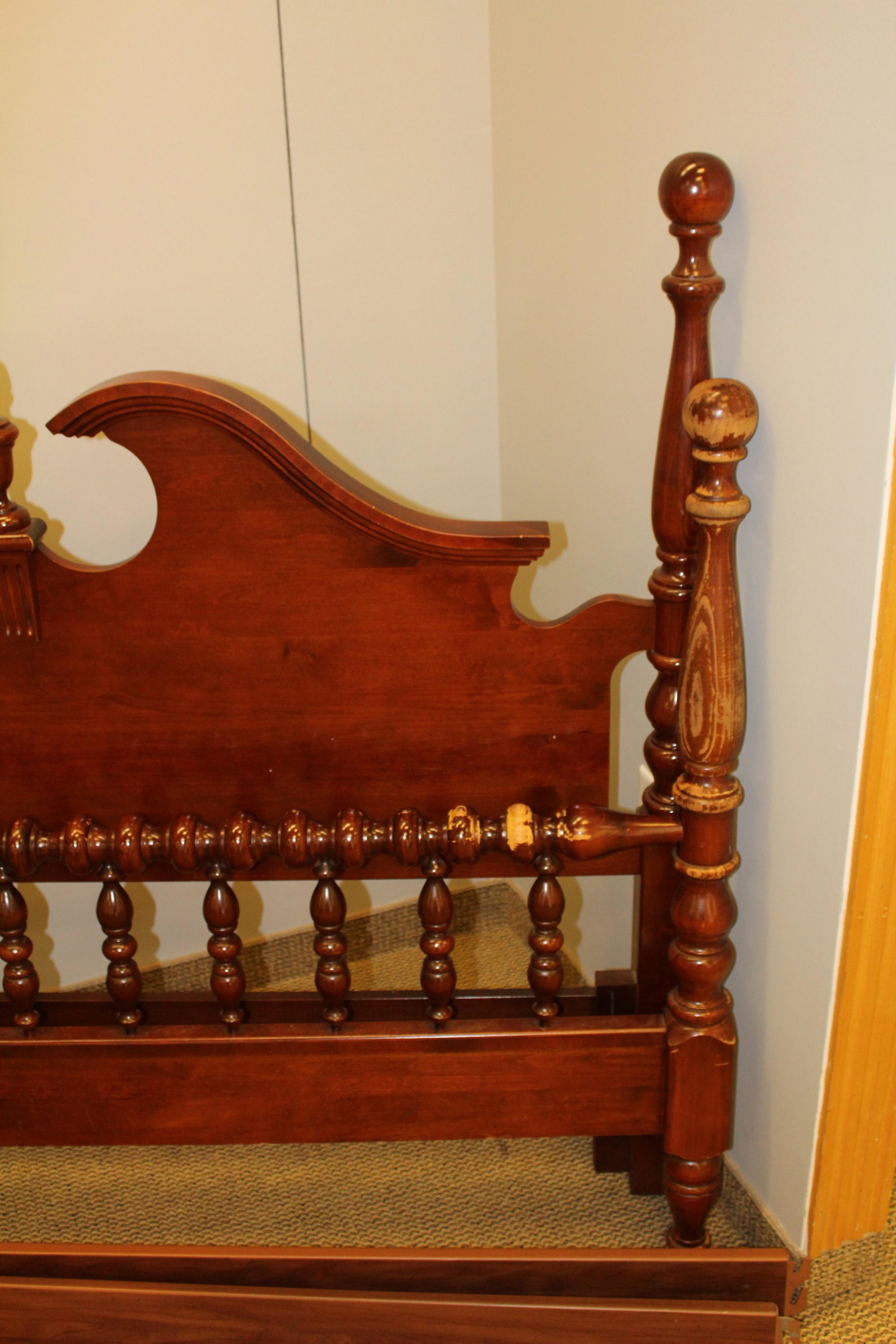 contemporary Chippendale style full/queen poster bead: CONDITION NOTES: Significant fading of wood. Can be converted to queen or full MEASUREMENTS: 55" x 63" Full or Queen