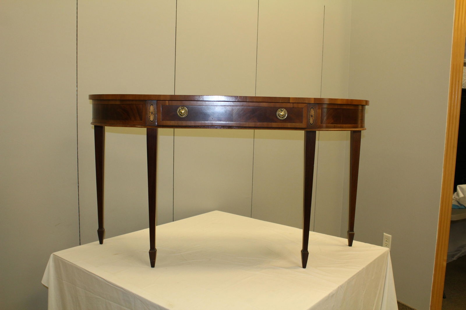 Hekman federal style console table (1 of 9)
