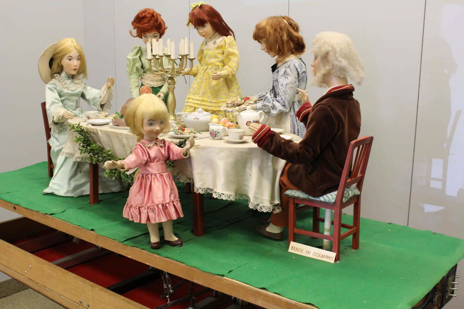 German Compo. Automaton Family At Holiday Dinner (1 of 14)
