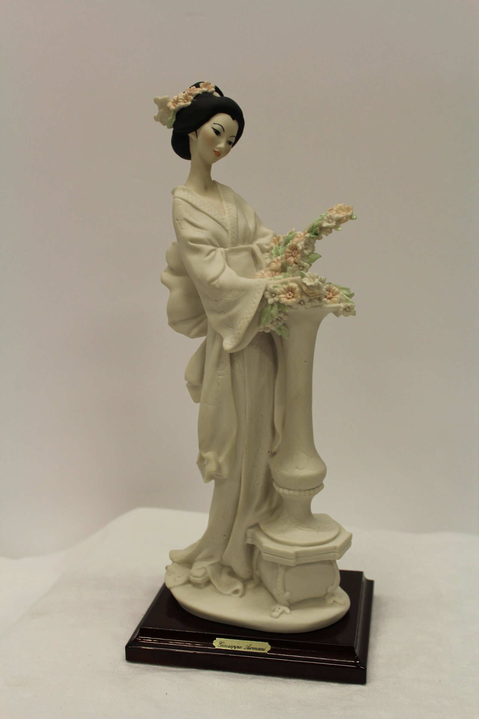 Vintage Geisha Girl Porcelain Figurine Armani: CONDITION NOTES: Vintage Giuseppe Armani Geisha Girl Florence Marked MEASUREMENTS: 13 1/4" x 5 1/2" x 4 1/2"