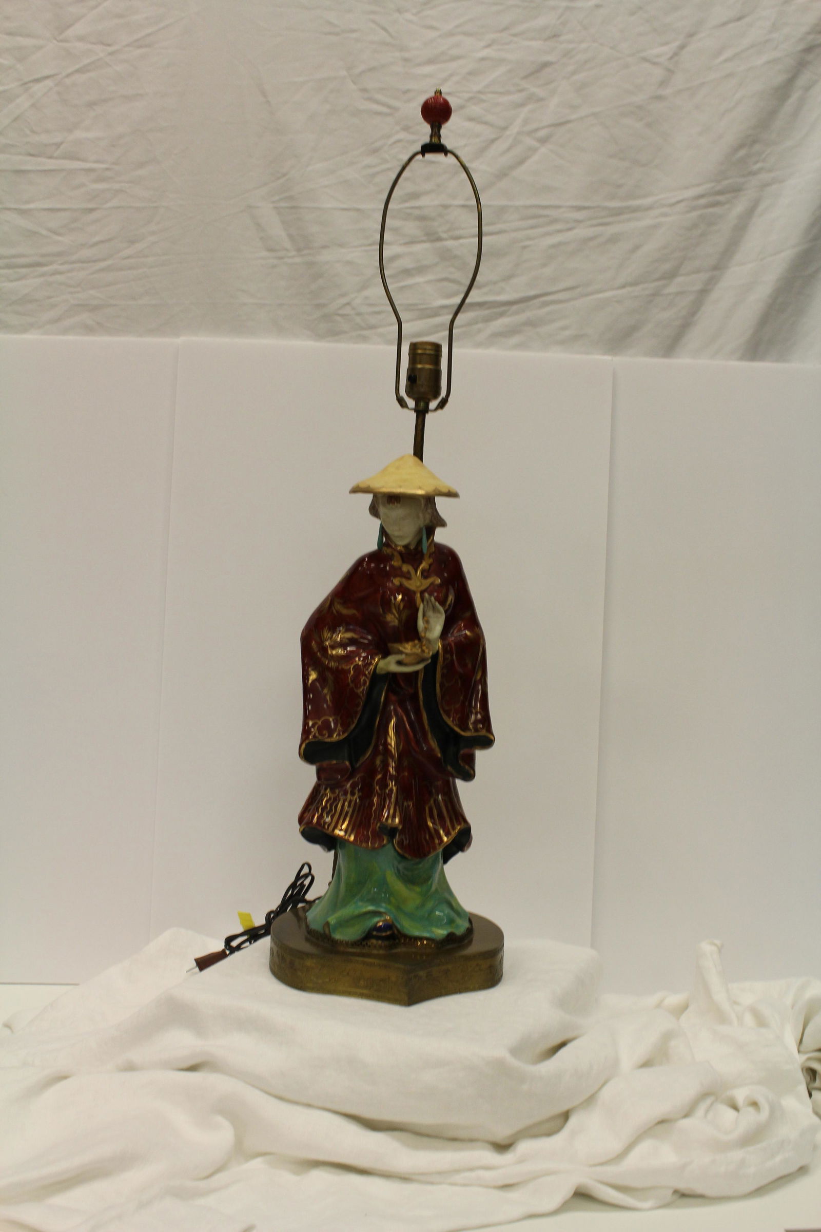 Japanese porcelain figure mounted as a lamp (1 of 20)