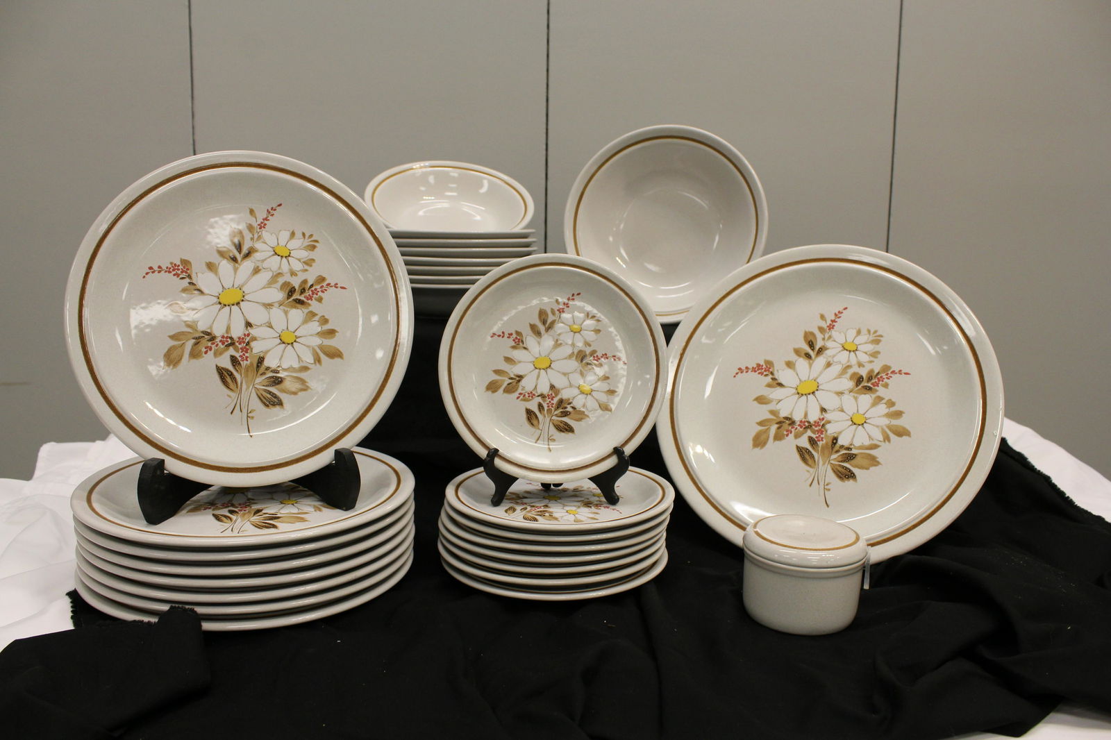 Vintage Boho Stoneware Set"Daisey Bouquet" (1 of 8)
