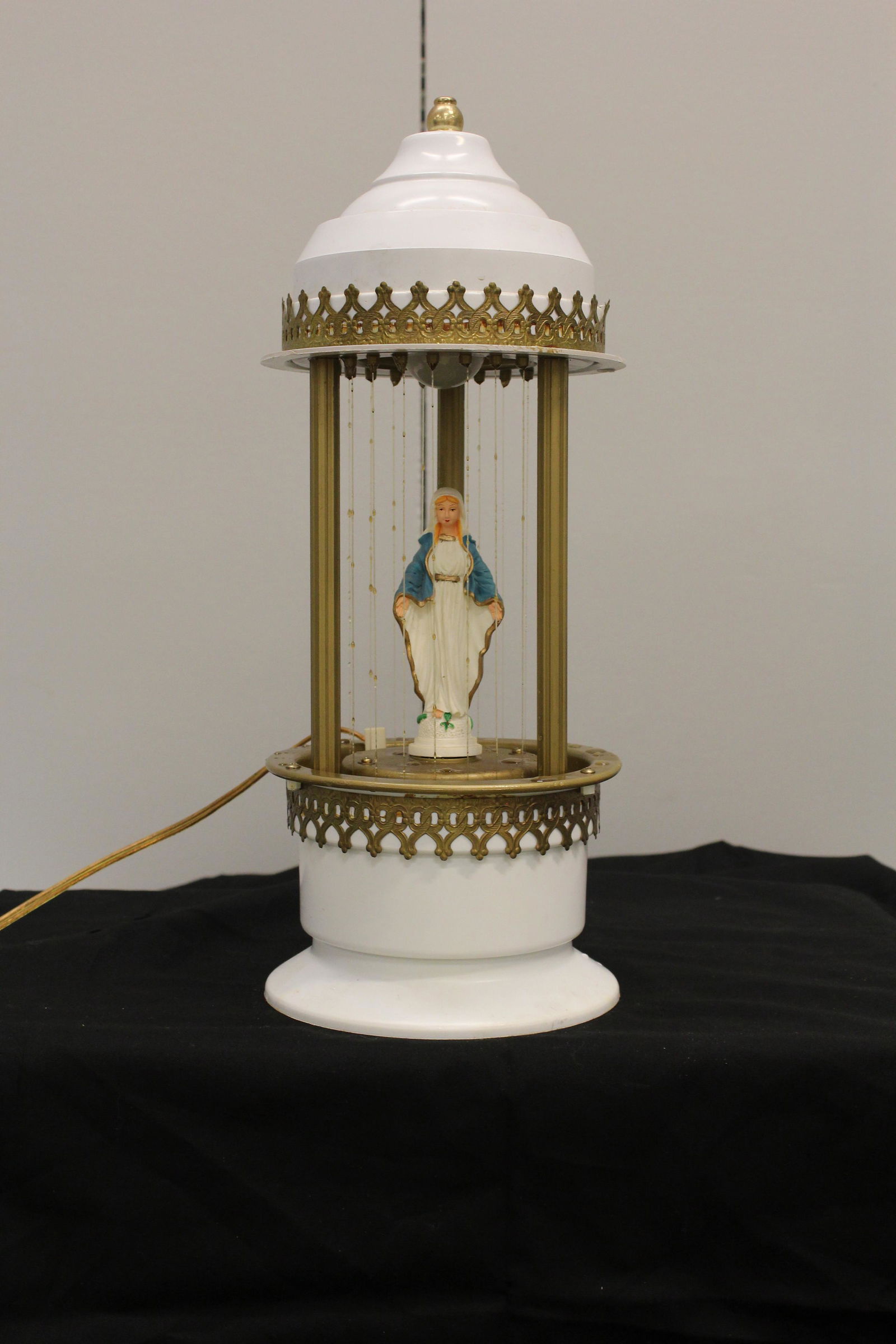 Oil 2024 statue lamp