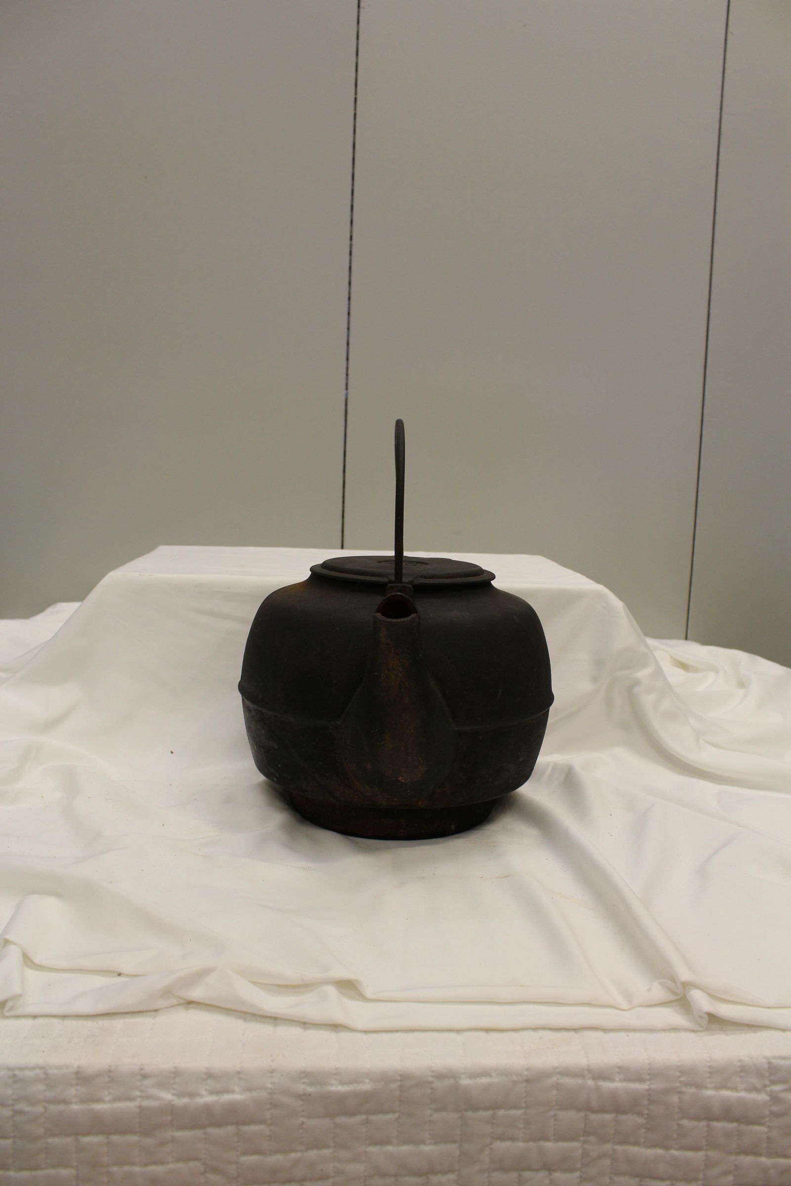 M F Co.  #8, Cast Iron Teapot (1 of 8)