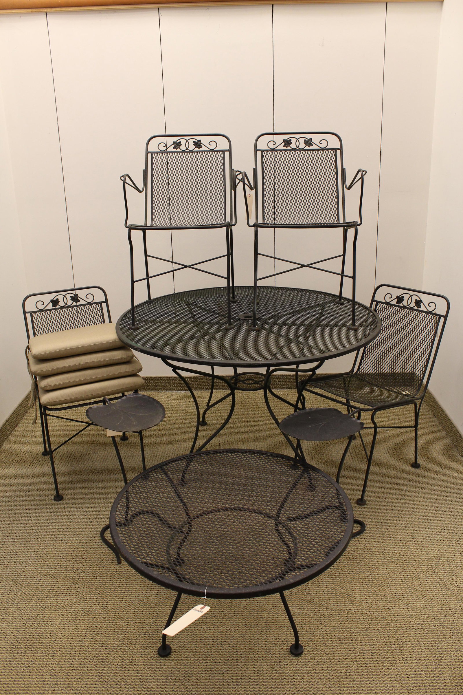 8 Pc Painted Metal Patio Set (1 of 2)