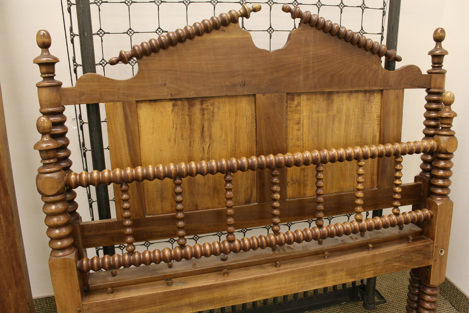 American Spool Turned Maple 3/4 Bed (1 of 2)