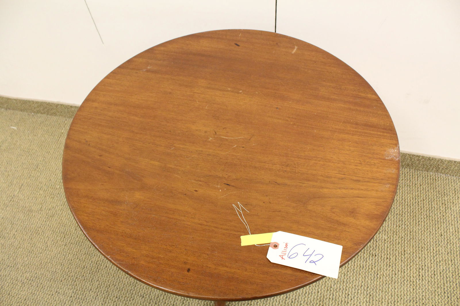 Queen Anne Mahogany tilt-top Table (1 of 4)