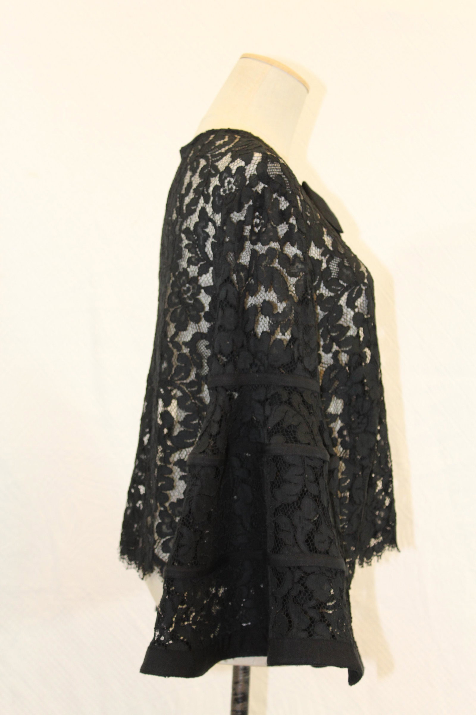 Carolina Herrera Lace Jacket Size 12 (1 of 5)