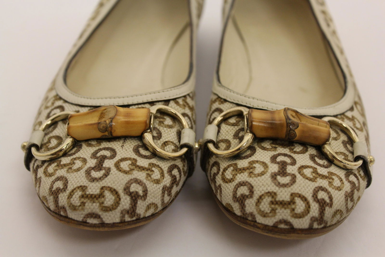 Vintage Gucci Horse Bit Flats Size 7 (1 of 7)