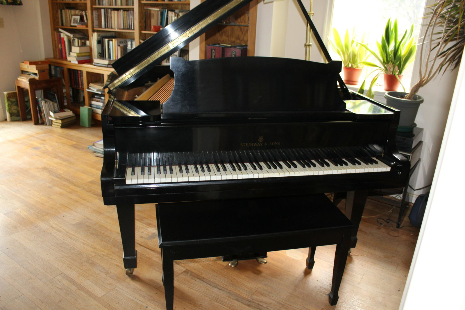 Steinway M1 Grand Piano Black pre-1940: From the estate of Ray Winfield Smith, Egyptologist. Rebuilt by Steinway in 1982; serviced in 2012 and 2018. Serial number 317940Located in Arlington, VA - pickup to be arranged by Buyer.