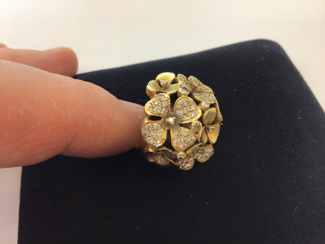 Vancox 18K Diamond Flower Ring Size 6 (1 of 3)