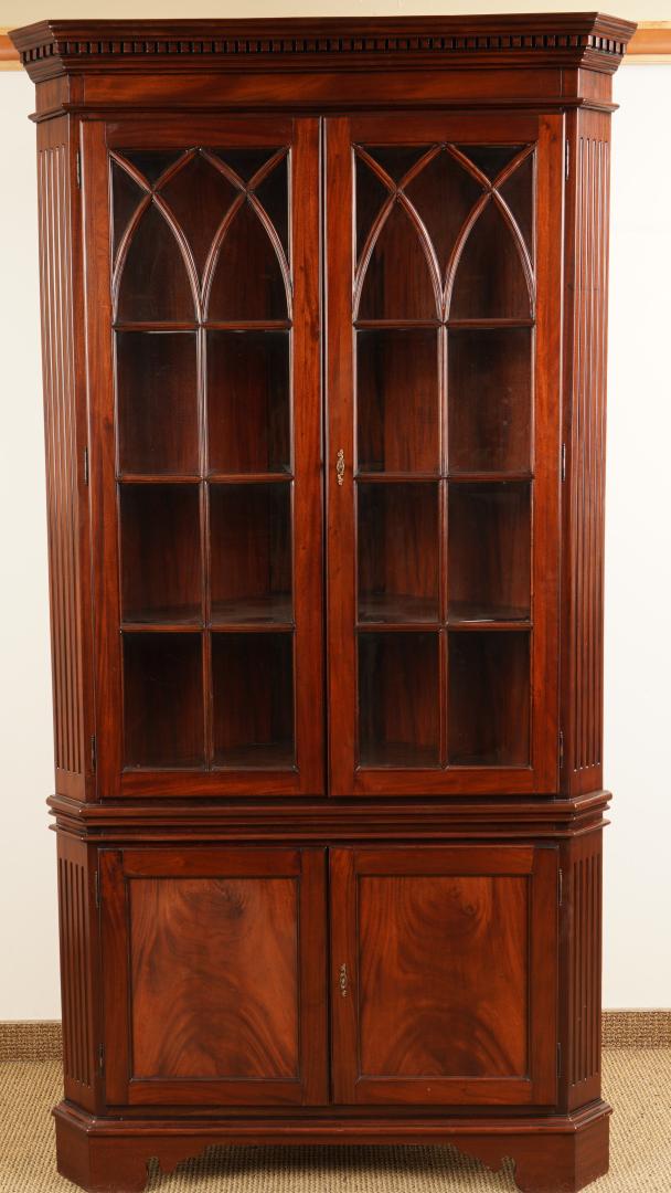 Chippendale Style 2 Door Corner Cabinet (1 of 12)