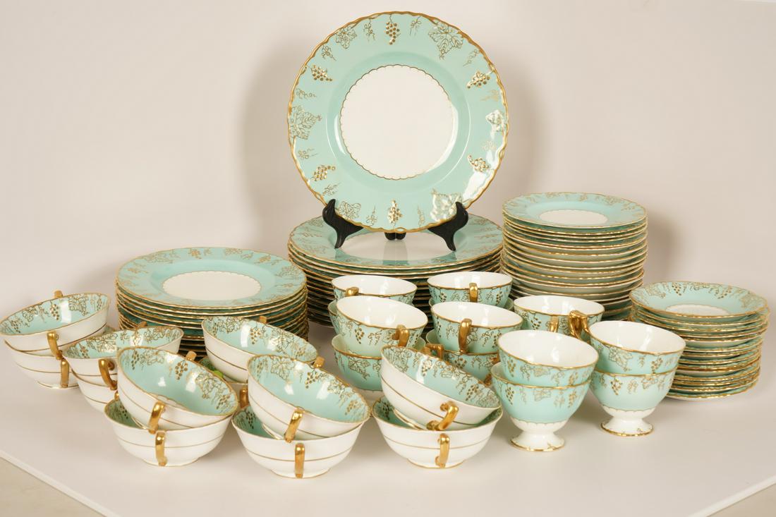 91 Piece Royal Crown Derby Grapevine Dinner Svc.: Turquoise border, consisting of 14 dinner plates 10.25", 12 salad plates, 14 bread plates, 14 cups/saucers, 12 bouillon cups/saucers