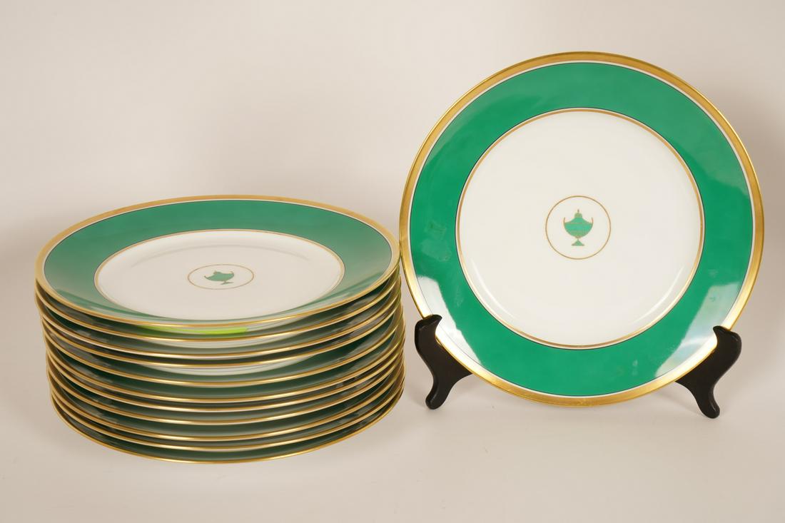 12 Ginori Dinner Plates: In the green urn pattern