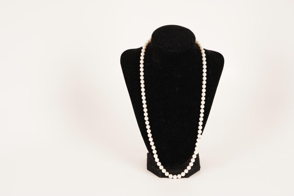 Mikimoto Pearl Necklace (1 of 5)