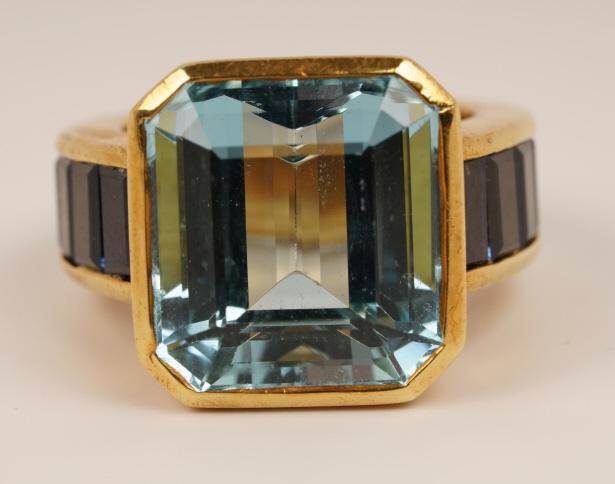 18K Gold 14 Carat Aquamarine Sapphire Ring (1 of 6)