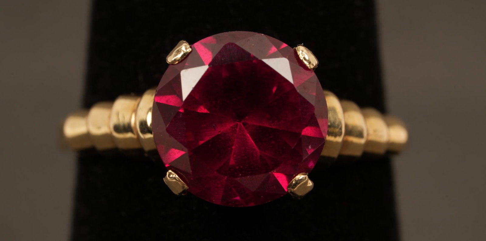 14k Gold Ruby Ring Size 6 (1 of 6)