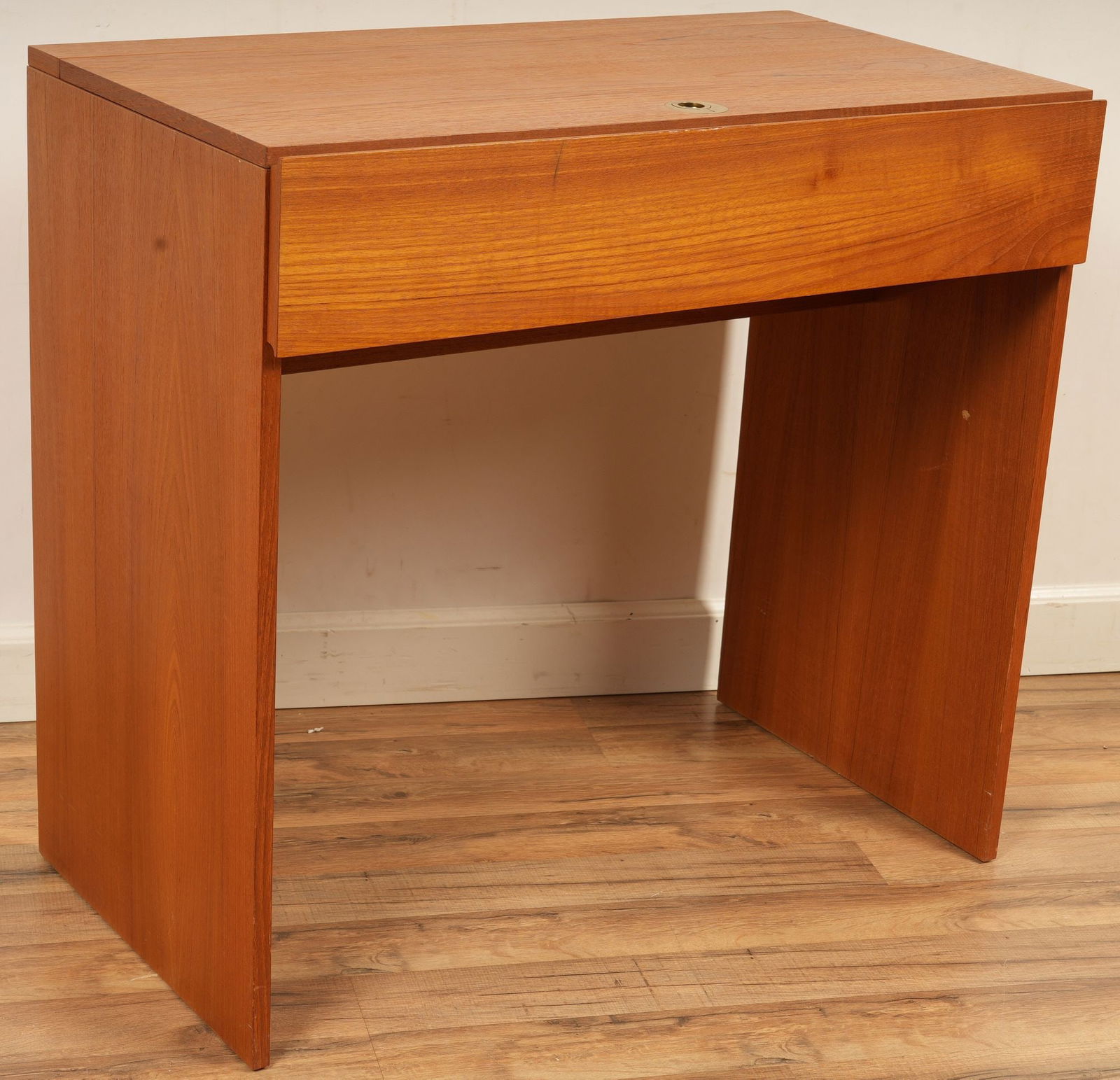 Arne Wahl Iversen For Vinde Mobelfabrik Vanity (1 of 6)