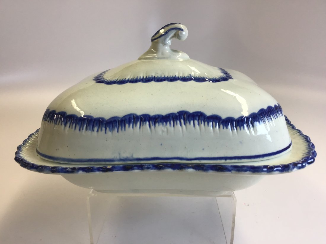 Leedsware Feather edge  Blue and White covered dish (1 of 4)