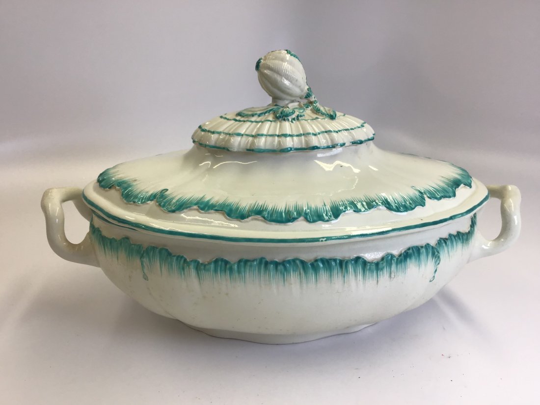 Fine Wedgwood Creamware Green Featheredge Tureen: In two pieces with extraordinary final.