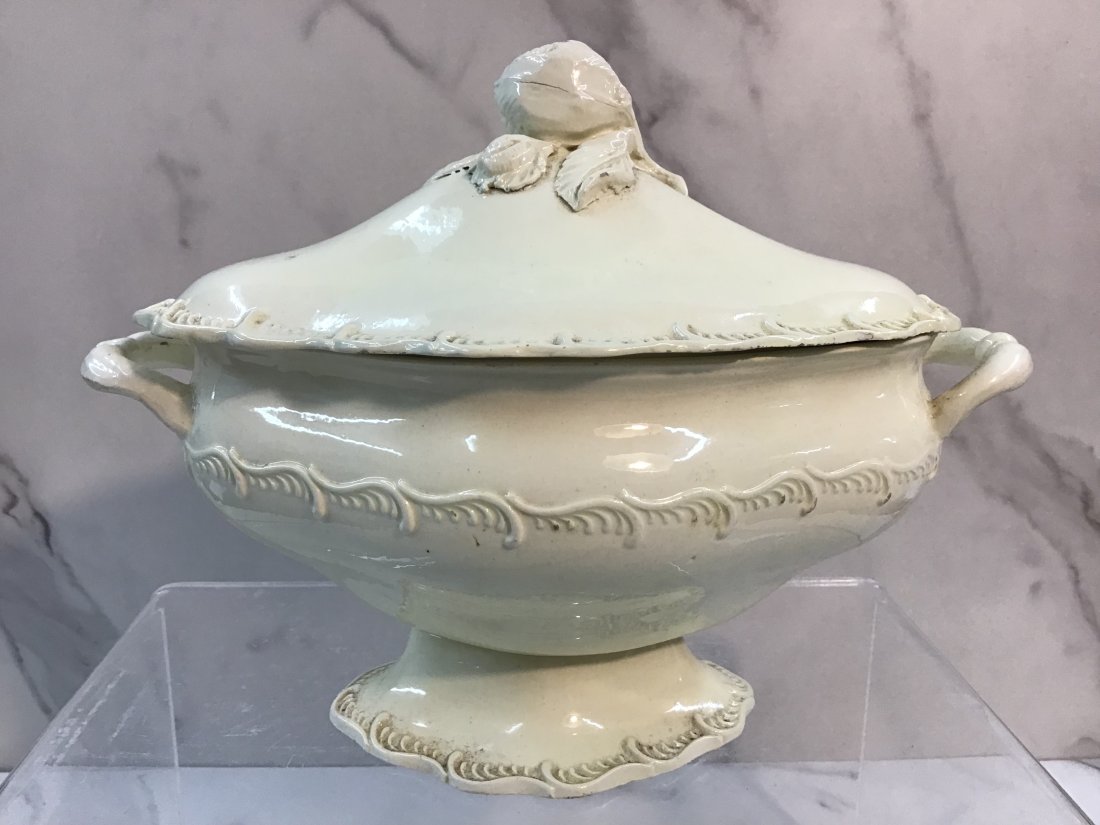 English Creamware feather Scroll Edged Small Sauce Tureen (1 of 4)