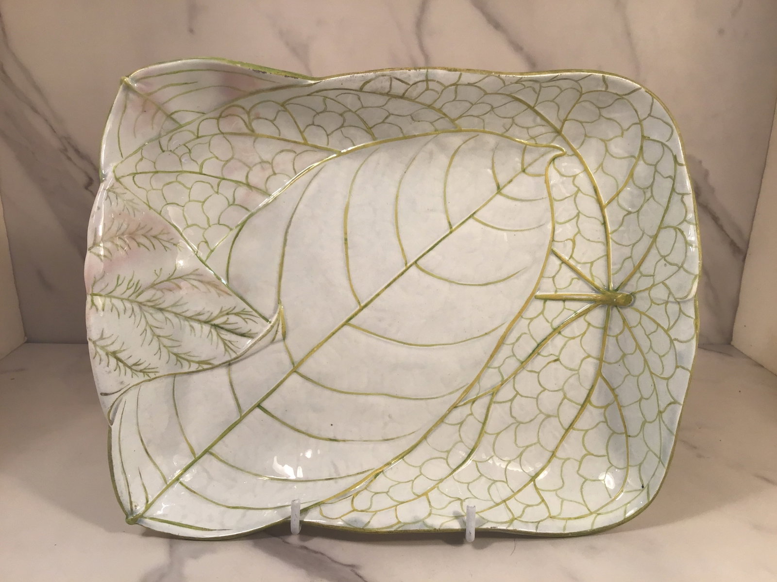 19thC Wedgwood Pearlware Veined Leaf 10 Inch Serving Bowl: Pronounced veining in green on a cream background.