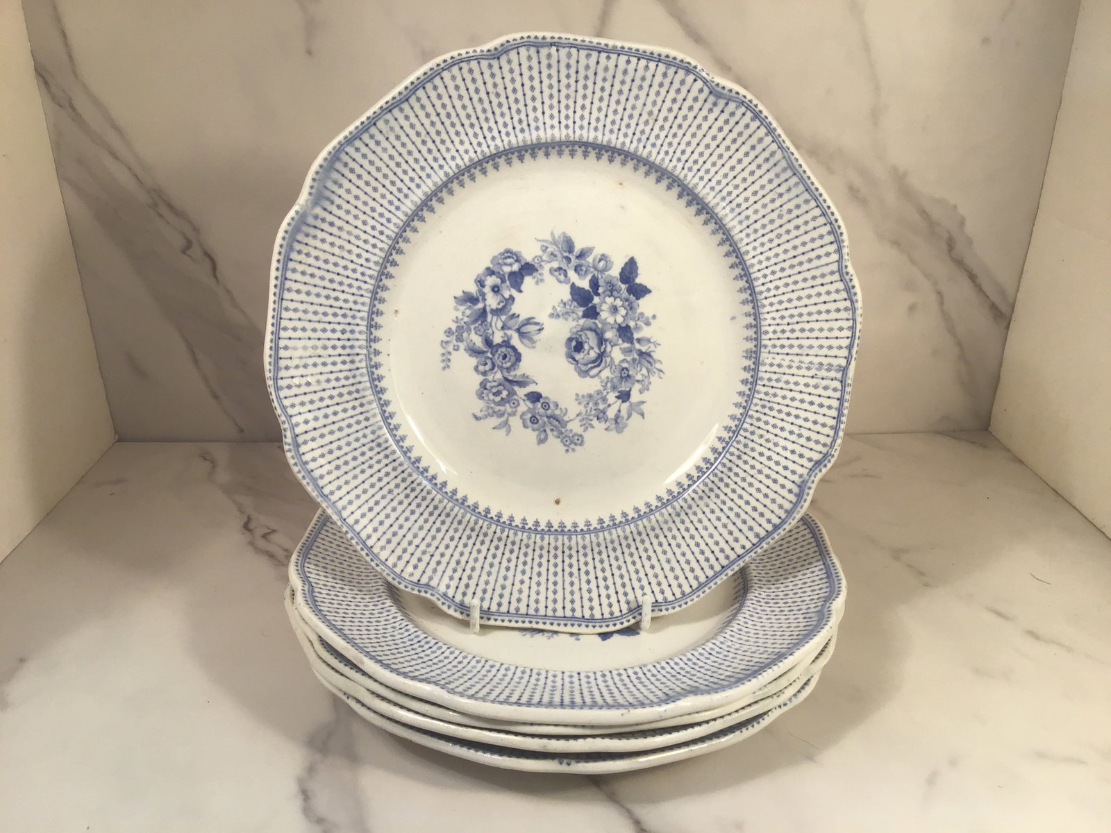 Set 5 English Staffordshire BERLIN WREATH 9 Inch Plates: Flower webbing design on rims with a wreath in center
