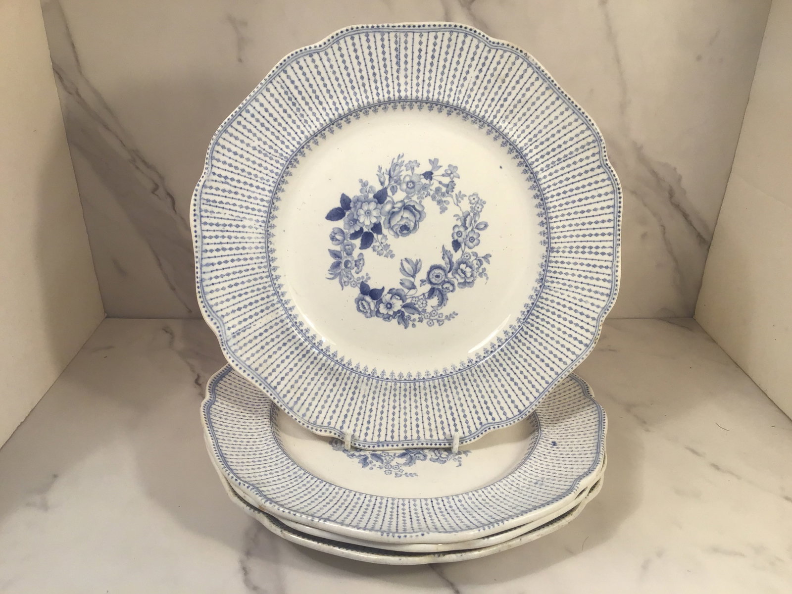 Set 4 English Staffordshire BERLIN WREATH 10.5 Inch Plates: Flower webbing design on rims with a wreath in center