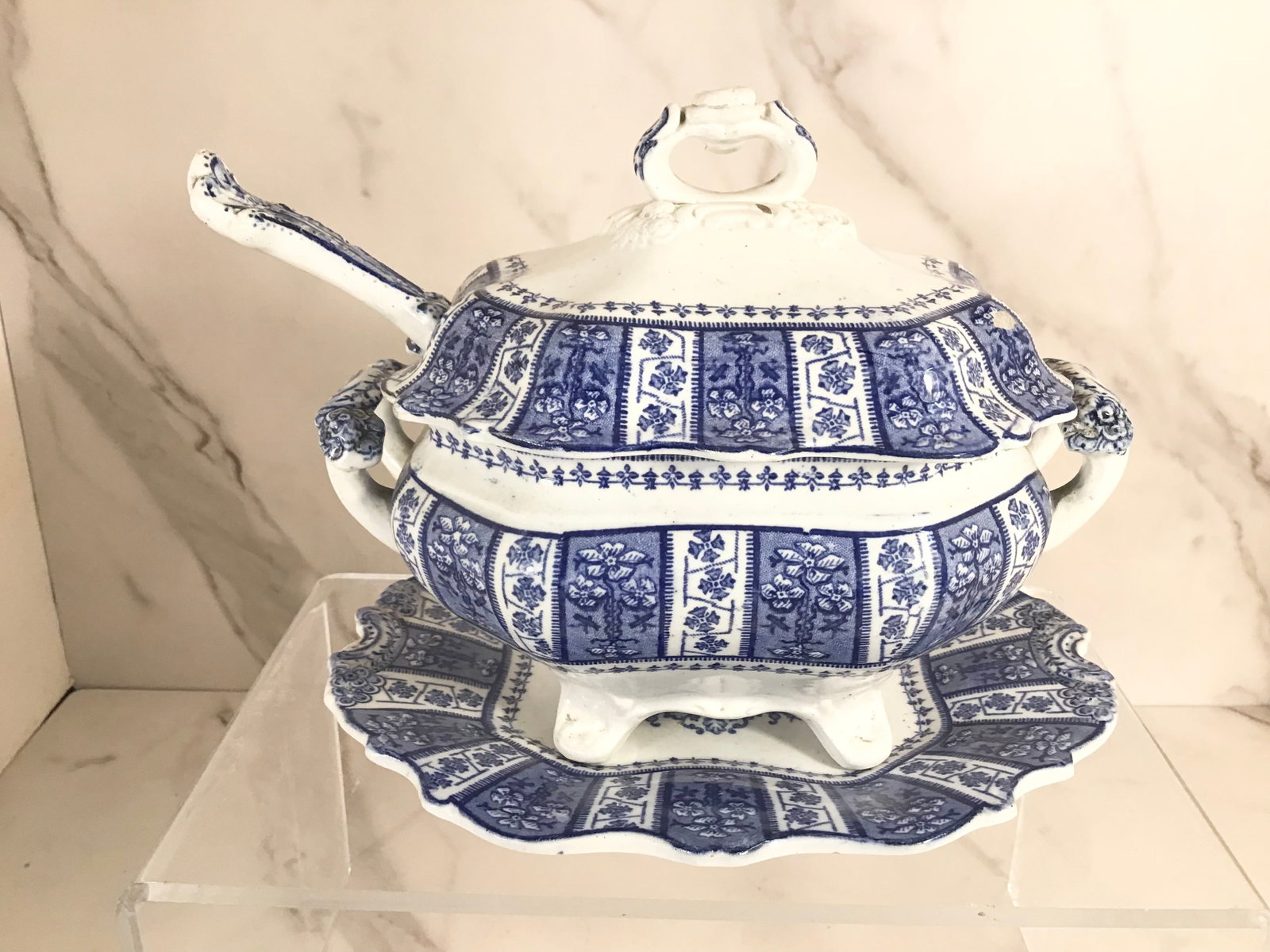 English Pearlware Blue and White Sauce Tureen on Stand: Tray is 8". Complete with ladle. Some modest surface wear.
