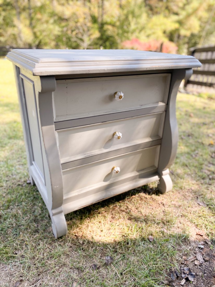 Adorable Light Grey 3 Drawer Night Stand or End Table: Adorable Light Grey 3 Drawer Night Stand or End Table Measures approx. 32 x 23 x 32"