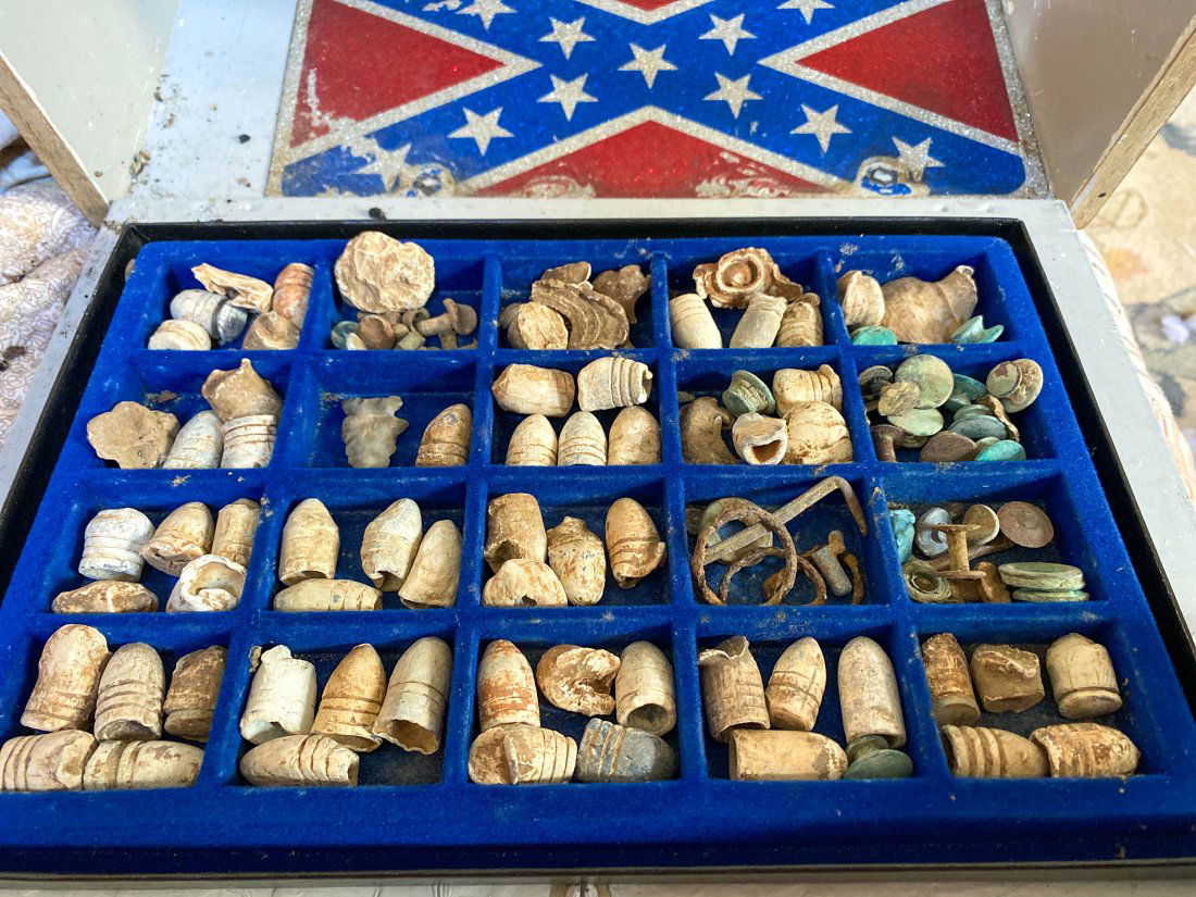 Large Lot of Civil War Bullets, Buttons, Arrowhead+ (1 of 12)