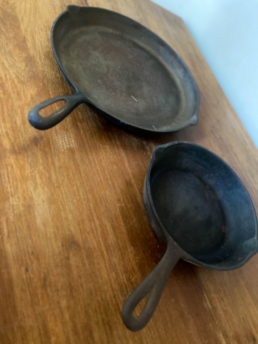 PAIR of Cast Iron Skillets- 8"&12" Favorite Piqua Ware (1 of 9)