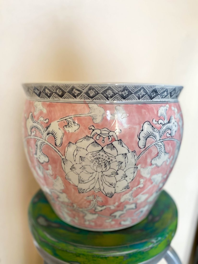 Large Decorative Embossed Chinese Asian Oriental Pot (1 of 4)