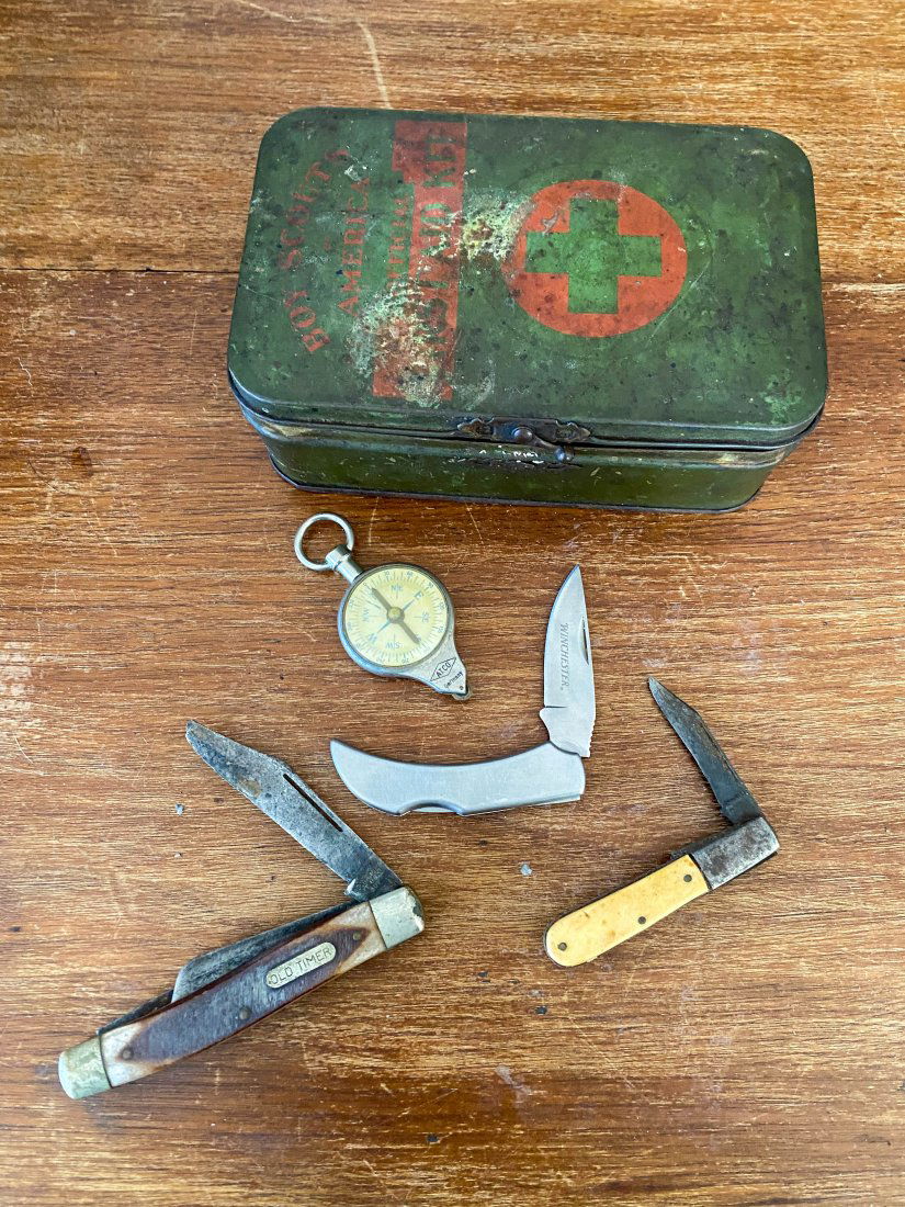 Old Metal Box w/ Thre Old Knives Old Timer Winchester + (1 of 6)