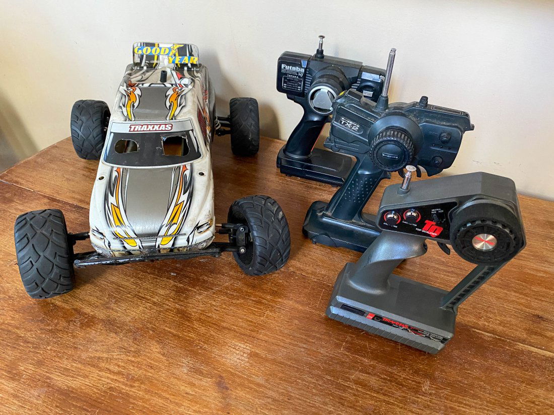 1/10 Scale HPI Body Remote Traxxas Remote Wheels Futaba (1 of 6)