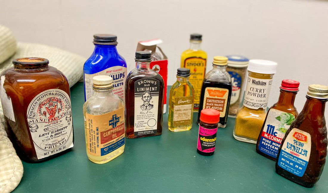 LOT Of Old Jars Spices Medicine Advertising Bottles: LOT Of Old Jars Spices Medicine Advertising Bottles