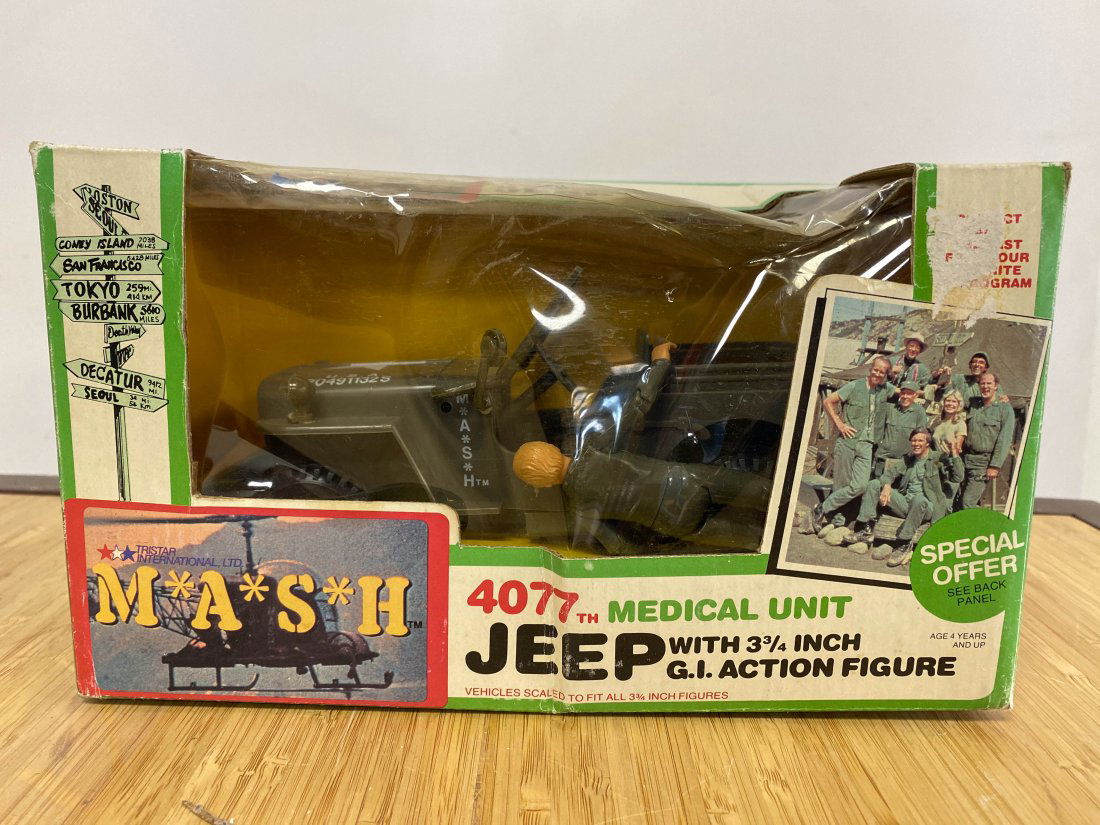 NIB Mash 4077 Jeep 1970 Medical Unit w/ Figure (1 of 4)