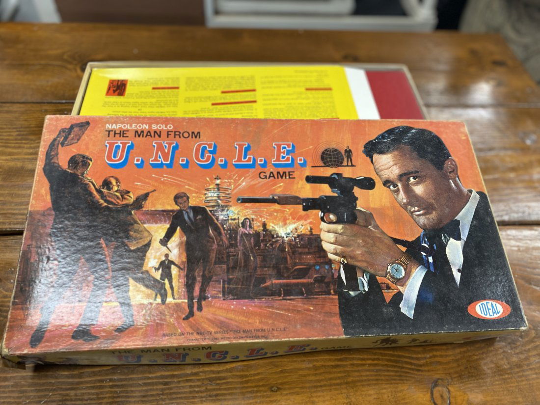 1965 THE MAN FROM UNCLE VINTAGE BOARD GAME (1 of 4)