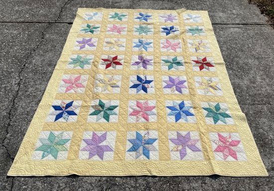 YELLOW STAR PATCHWORK QUILT W FLORAL BACKING (1 of 4)