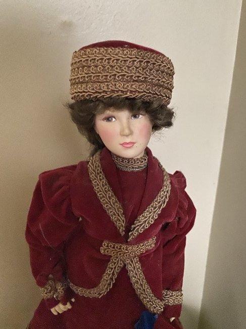 EFFANBEE 1985 #7985 RED VICTORIAN DOLL: EFFANBEE 1985 #7985 RED VICTORIAN DOLL 17IN