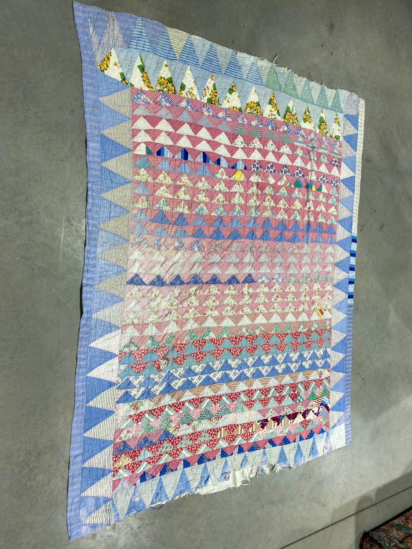 HANDMADE TRIANGLE PATCH QUILT 1950S (1 of 10)
